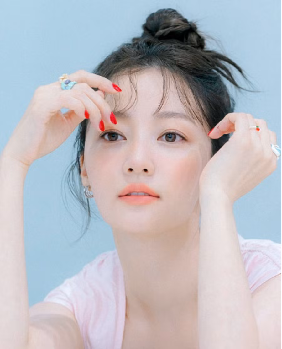 Cô đi mà lấy chồng tôi chuyển thể từ truyện tranh cùng tên do Park Won Gook làm đạo diễn và Shin Yoo Dam phụ trách kịch bản. Tác phẩm phát sóng khung giờ tối thứ hai - thứ ba hằng tuần trên kênh cáp tvN