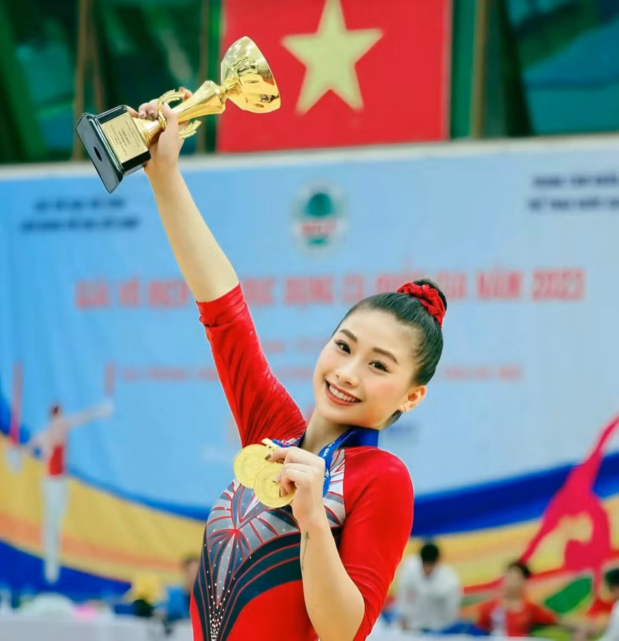 Vừa qua, thông tin Như Phương quyết định giải nghệ ở tuổi 20, cùng với đó là loạt lùm xùm hiện đang nhận được sự quan tâm của dư luận