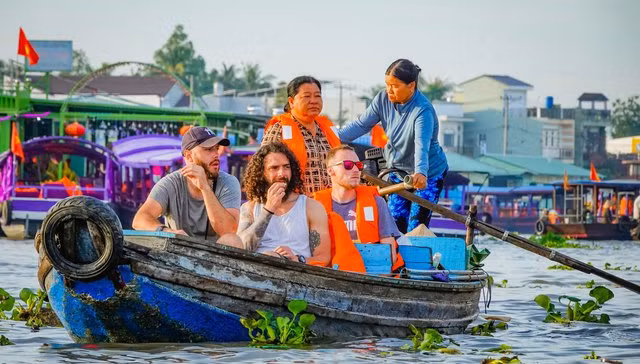 Du khách ngoài nước tham quan chợ nổi Cái Răng (Cần Thơ) trong những ngày đầu năm. Ảnh: Duy Tân Du khách ngoài nước tham quan chợ nổi Cái Răng (Cần Thơ) trong những ngày đầu năm. Ảnh: Duy Tân