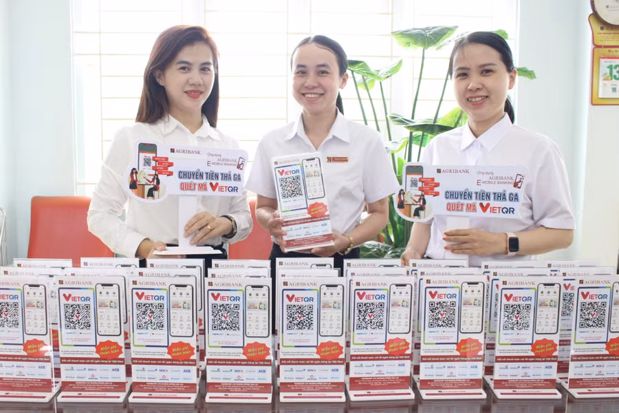 Agribank Chi nhánh Đông Gia Lai đang hướng tới mục tiêu trao 3.000 mã VietQR đến khách hàng hộ kinh doanh, cá nhân kinh doanh. Ảnh: Hà Duy