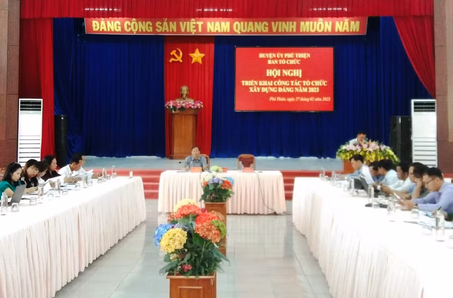 Huyện ủy Phú Thiện tổ chức hội nghị đánh giá kết quả công tác tổ chức xây dựng Đảng năm 2022 và triển khai phương hướng, nhiệm vụ năm 2023. Ảnh: Vũ Chi Huyện ủy Phú Thiện tổ chức hội nghị đánh giá kết quả công tác tổ chức xây dựng Đảng năm 2022 và triển khai phương hướng, nhiệm vụ năm 2023. Ảnh: Vũ Chi