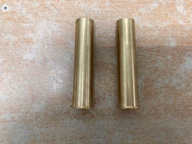 2 viên đạn thu giữ được. Ảnh: NGUYỄN TÚ