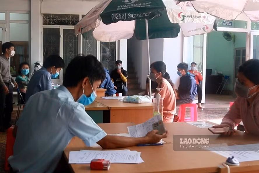 Nhiều công nhân lao động ở Đắk Lắk đã tìm kiếm được việc làm mới sau Tết Nguyên đán Quý Mão 2023. Ảnh: Bảo Trung Nhiều công nhân lao động ở Đắk Lắk đã tìm kiếm được việc làm mới sau Tết Nguyên đán Quý Mão 2023. Ảnh: Bảo Trung