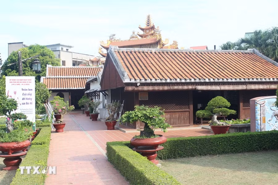 Khuôn viên bên trong Khu di tích Dục Thanh, thành phố Phan Thiết, tỉnh Bình Thuận. (Ảnh: Hồng Hiếu/TTXVN)