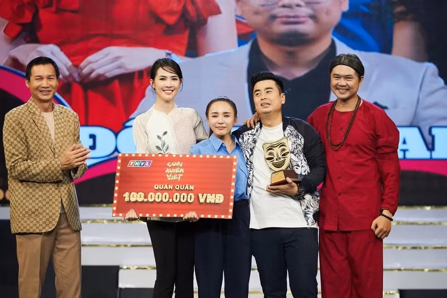 Phan Thị Mơ cùng đồng đội xúc động khi được gọi tên chiến thắng