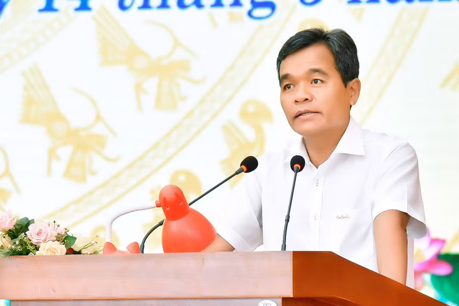 Ủy viên Ban Chấp hành Trung ương Đảng, Bí thư Tỉnh ủy, Chủ tịch HĐND tỉnh Hồ Văn Niên phát biểu. Ảnh: Đ.T Ủy viên Ban Chấp hành Trung ương Đảng, Bí thư Tỉnh ủy, Chủ tịch HĐND tỉnh Hồ Văn Niên phát biểu. Ảnh: Đ.T
