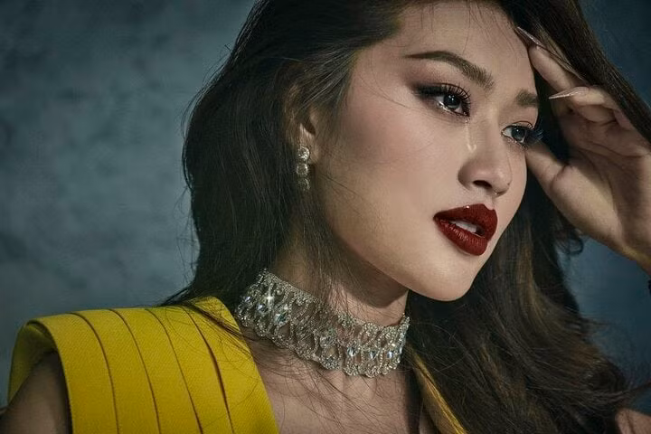 Tuy nhiên với vẻ đẹp lạnh lùng, quyền lực này, nhiều khán giả nhận định nếu "lấn sân" sang lĩnh vực diễn xuất, có lẽ người đẹp họ Đoàn chỉ hợp với những vai phản diện.