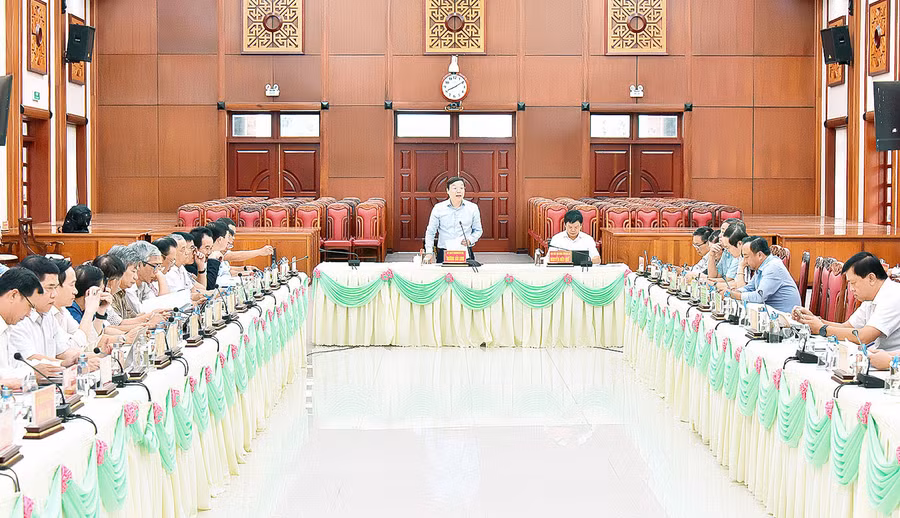 Phó Bí thư Tỉnh ủy, Chủ tịch UBND tỉnh Trương Hải Long phát biểu tại hội nghị. Ảnh: Đức Thụy