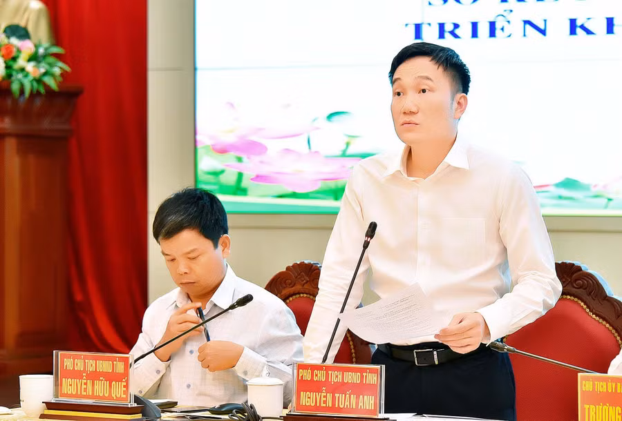 Ủy viên Ban Thường vụ Tỉnh ủy, Phó Chủ tịch UBND tỉnh Nguyễn Tuấn Anh phát biểu tại hội nghị. Ảnh: Đ.T