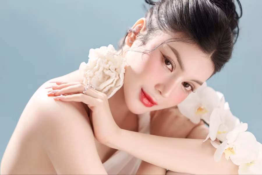 Lily Chen vừa ra mắt thương hiệu mỹ phẩm riêng, sau thời gian dài ấp ủ. Ban đầu, người đẹp 9X tập trung khai thác ở thị trường Tây Ninh - quê hương cô. Sau này, giọng ca bolero dự định sẽ phát triển thương hiệu của mình tại TP.HCM Lily Chen vừa ra mắt thương hiệu mỹ phẩm riêng, sau thời gian dài ấp ủ. Ban đầu, người đẹp 9X tập trung khai thác ở thị trường Tây Ninh - quê hương cô. Sau này, giọng ca bolero dự định sẽ phát triển thương hiệu của mình tại TP.HCM