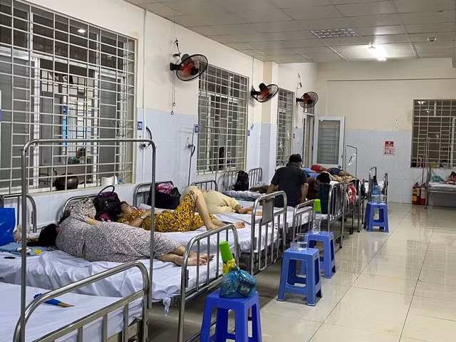 Số bệnh nhân vụ ngộ độc đã lên tới hơn 500 người