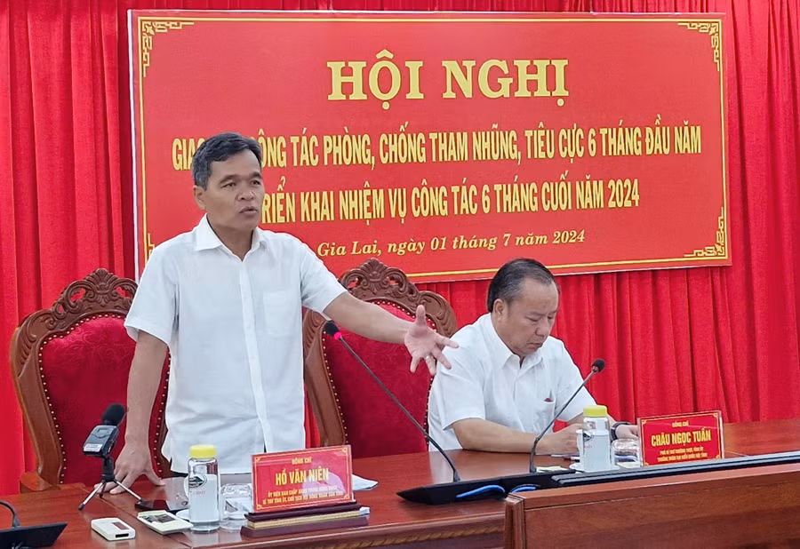 Ủy viên Ban Chấp hành Trung ương Đảng, Bí thư Tỉnh ủy, Chủ tịch HĐND tỉnh Hồ Văn Niên-Trưởng ban Chỉ đạo phòng-chống tham nhũng, tiêu cực tỉnh phát biểu chỉ đạo tại hội nghị giao ban công tác phòng-chống tham nhũng, tiêu cực 6 tháng đầu năm và triển khai nhiệm vụ 6 tháng cuối năm 2024. Ảnh: V.H Ủy viên Ban Chấp hành Trung ương Đảng, Bí thư Tỉnh ủy, Chủ tịch HĐND tỉnh Hồ Văn Niên-Trưởng ban Chỉ đạo phòng-chống tham nhũng, tiêu cực tỉnh phát biểu chỉ đạo tại hội nghị giao ban công tác phòng-chống tham nhũng, tiêu cực 6 tháng đầu năm và triển khai nhiệm vụ 6 tháng cuối năm 2024. Ảnh: V.H