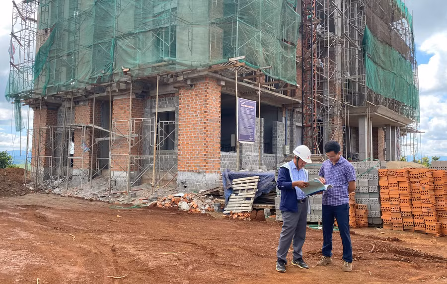 Các chủ đầu tư, ban quản lý, nhà thầu trên địa bàn huyện Đak Đoa đang tăng tốc thi công nhằm tăng tỷ lệ giải ngân nguồn vốn đầu tư công. Ảnh: S.C