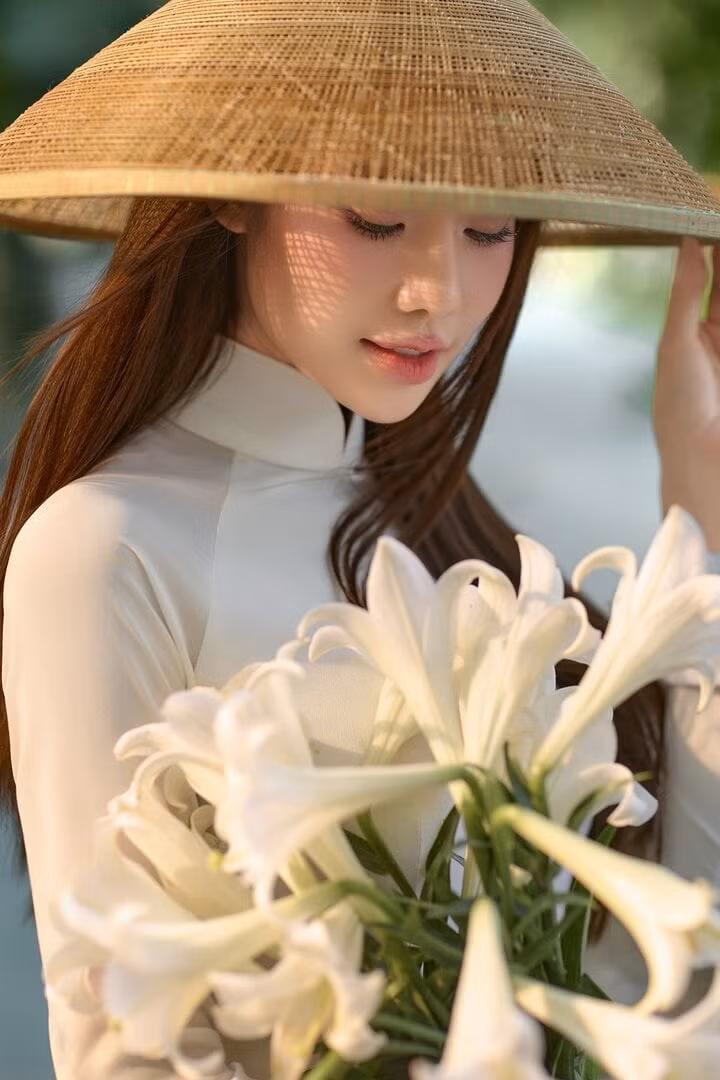 Ngoài diễn xuất, Huyền Trang cũng có đam mê với thời trang. Cô "bén duyên" với nghề người mẫu ảnh từ năm 18 tuổi.