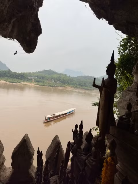 Ở động Pak Ou.