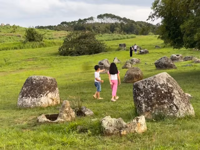 Thăm Cánh Đồng Chum.