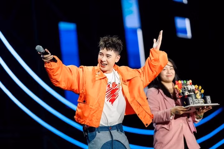 "Kể từ khi quay lại làng giải trí, tôi có rất ít thời gian dành cho mình", Hoàng Hải chia sẻ. "Kể từ khi quay lại làng giải trí, tôi có rất ít thời gian dành cho mình", Hoàng Hải chia sẻ.