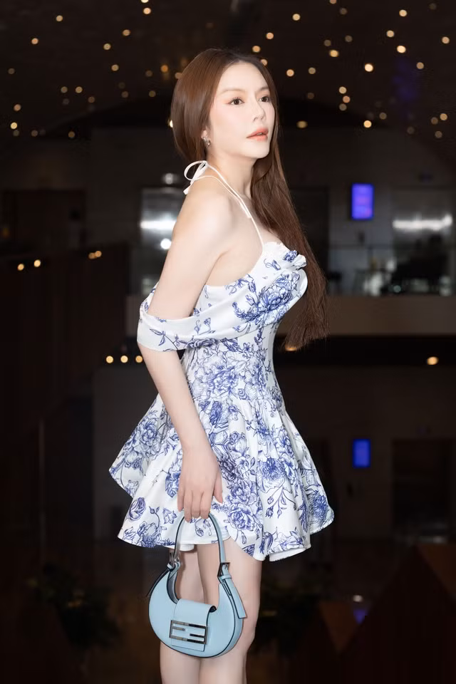 Lý Nhã Kỳ trong thiết kế trẻ trung