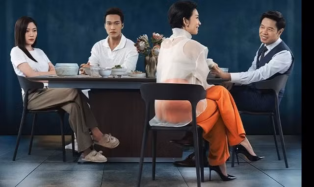 Tuy nhiên, những gì khán giả xem không phải là poster phim Tuy nhiên, những gì khán giả xem không phải là poster phim