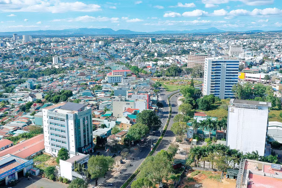 Thành phố Pleiku ngày càng xứng tầm đô thị loại I. Ảnh: Đức Thụy Thành phố Pleiku ngày càng xứng tầm đô thị loại I. Ảnh: Đức Thụy