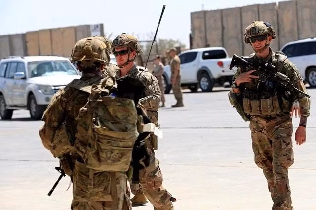 Mỹ có khoảng 2.500 binh sĩ ở Iraq và 900 binh sĩ ở Syria trong liên minh quốc tế chống IS