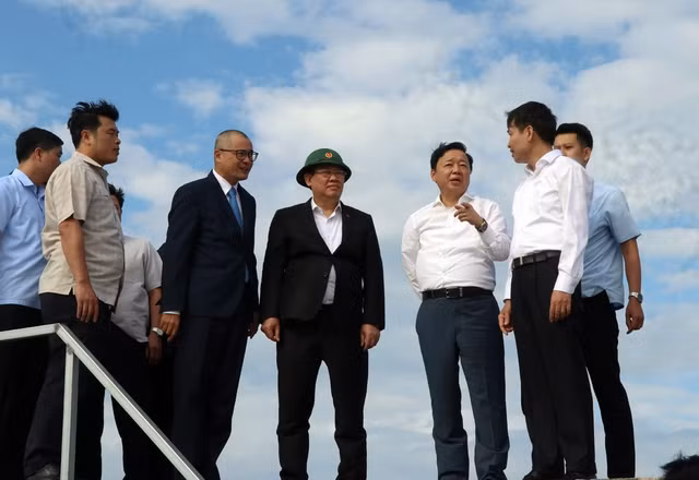 Đoàn công tác kiểm tra khu vực phía Đông Sân bay Tuy Hòa