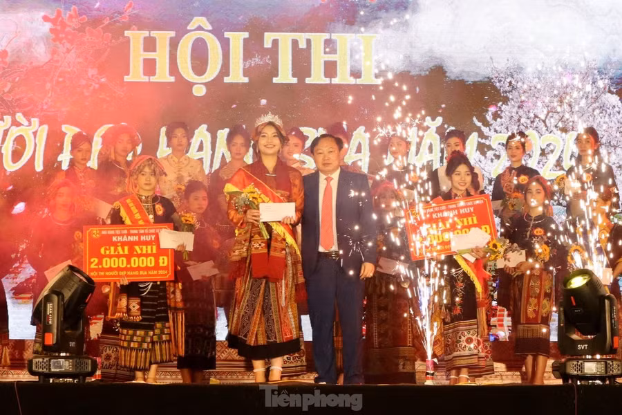 Người đẹp Lương Y May đến từ bản Đồng Minh, xã Châu Hạnh đã xuất sắc giành được giải Nhất chung cuộc. Lương Y May sinh năm 2004, hiện đang là sinh viên chuyên ngành sư phạm Tiếng Anh, Trường Đại học Vinh. Lương Y May cao 1m65, cân nặng 54kg.