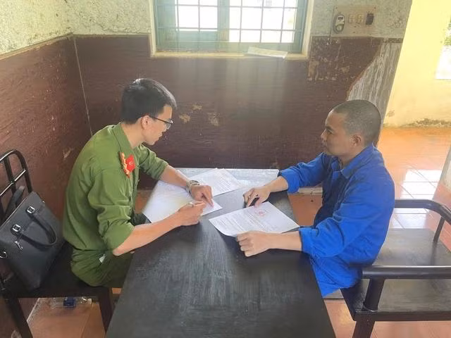Nguyễn Hữu Vương bị khởi tố về hành vi đưa hối lộ, lừa đảo chiếm đoạt tài sản, lạm dụng tín nhiệm chiếm đoạt tài sản Nguyễn Hữu Vương bị khởi tố về hành vi đưa hối lộ, lừa đảo chiếm đoạt tài sản, lạm dụng tín nhiệm chiếm đoạt tài sản