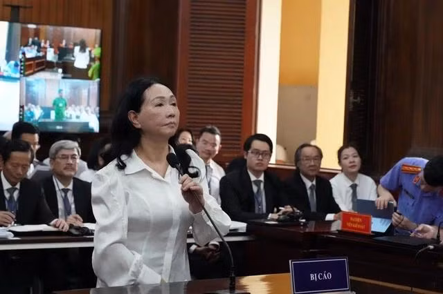 Bị cáo Trương Mỹ Lan được thẩm vấn lý lịch tại tòa