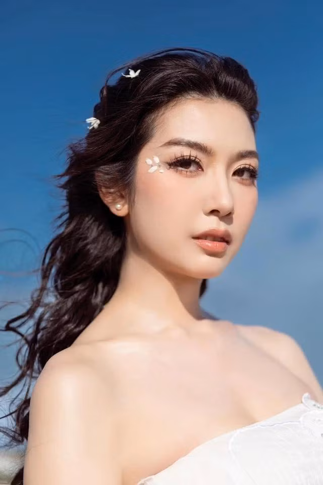 Ở những sự kiện giải trí, Thúy Vân vẫn chú ý tiết chế, không diện trang phục quá gợi cảm