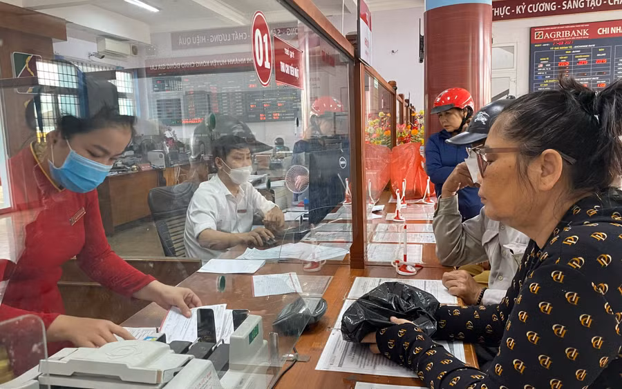 Nguồn vốn nhàn rỗi ở thị trường nông nghiệp nông thôn vẫn tiếp tục chảy về kênh huy động vốn ngân hàng. Ảnh: Sơn Ca