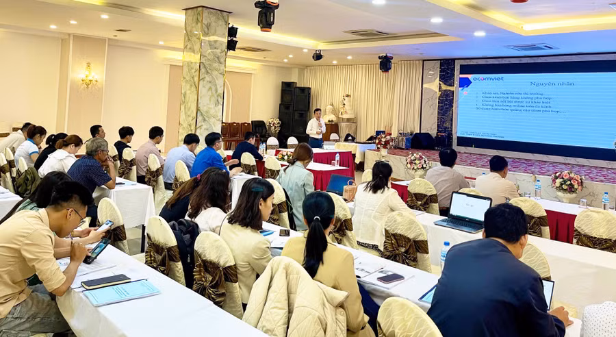 Thông qua tập huấn, các doanh nghiệp, hợp tác xã, hộ sản xuất kinh doanh có thêm nhiều kiến thức bổ ích để ứng dụng vào thực tế bán hàng. Ảnh: Vũ Thảo