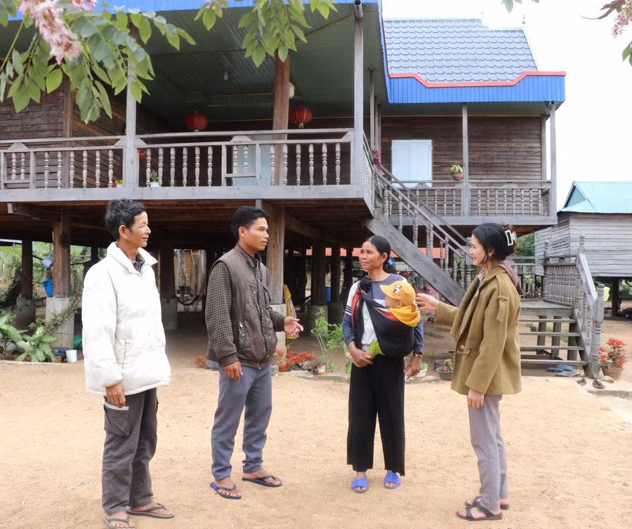 Cán bộ làng Nhang Lớn (xã Đak Kơ Ning, huyện Kông Chro) vận động người dân chung tay xây dựng làng nông thôn mới. Ảnh: Ngọc Minh Cán bộ làng Nhang Lớn (xã Đak Kơ Ning, huyện Kông Chro) vận động người dân chung tay xây dựng làng nông thôn mới. Ảnh: Ngọc Minh
