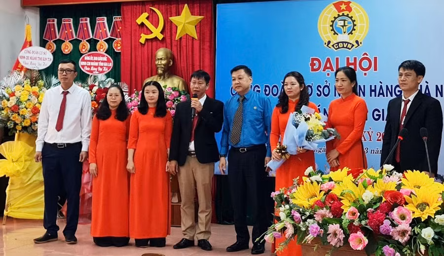 Nhờ đẩy mạnh phong trào thi đua, hoạt động của Công đoàn cơ sở NHNN-Chi nhánh tỉnh ngày càng phát triển. Ảnh: Sơn Ca