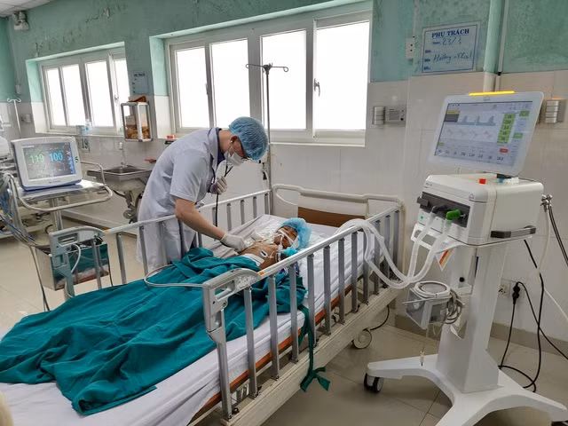 Bệnh viện đa khoa tỉnh Kon Tum đang tích cực điều trị cho các nạn nhân vụ nổ đầu đạn