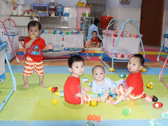 Sống trong Mái ấm Tín Thác là một điều may mắn cho các bé bị bỏ rơi khi vừa mới lọt lòng. Ảnh: Quang Viên