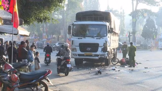 Cơ quan công an dựng lại hiện trường vụ tai nạn giao thông