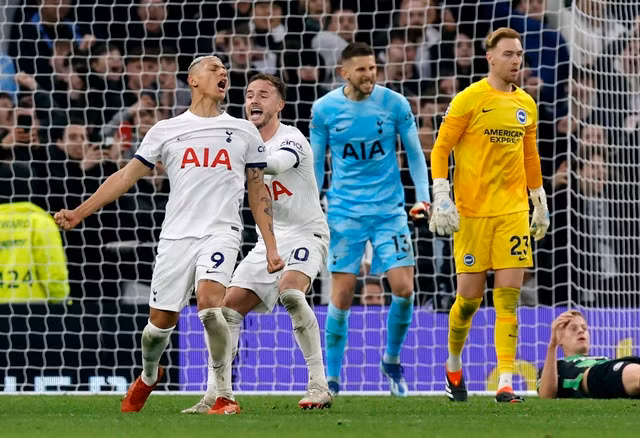 Richarlison và James Maddison vui mừng với chiến thắng nghẹt thở của Tottenham Richarlison và James Maddison vui mừng với chiến thắng nghẹt thở của Tottenham