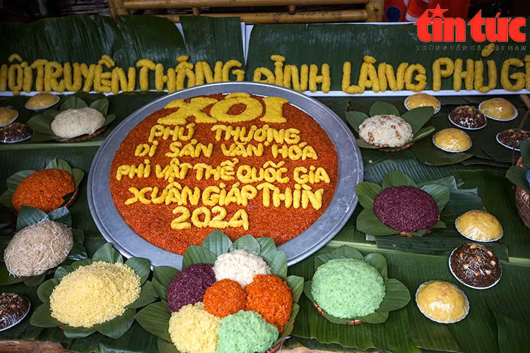 Theo thống kê, làng nghề xôi Phú Thượng hiện có gần 600 hộ làm nghề nấu xôi
