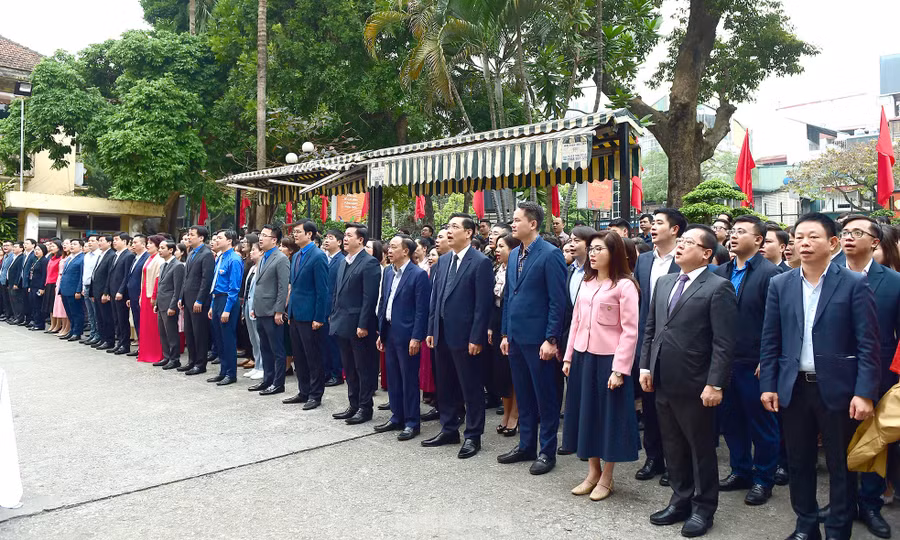 Tại chương trình gặp mặt đầu xuân, đoàn viên thanh niên cơ quan T.Ư Đoàn mang đến các tiết mục văn nghệ với không khí sôi nổi, khí thế bước vào nhiệm vụ mới.