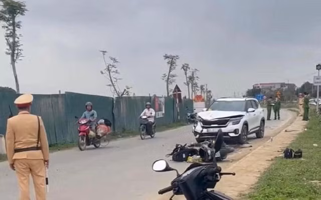 Hiện trường vụ tại nạn giao thông khiến 2 vợ chồng bị ôtô lấn làn tông chết