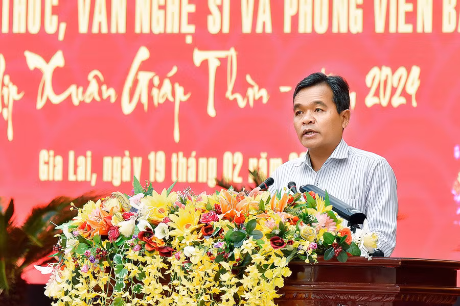 Bí thư Tỉnh ủy Hồ Văn Niên phát biểu tại buổi gặp mặt. Ảnh: Đ.T