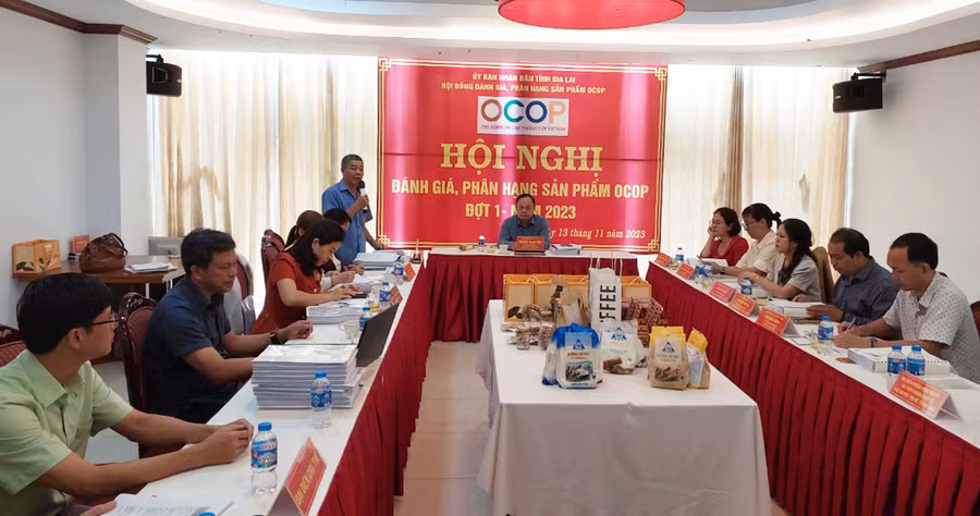 Hội đồng đánh giá, phân hạng sản phẩm OCOP cấp tỉnh đánh giá đợt 1-2023. Ảnh: N.D Hội đồng đánh giá, phân hạng sản phẩm OCOP cấp tỉnh đánh giá đợt 1-2023. Ảnh: N.D