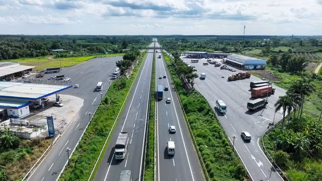 Do chưa có quy chuẩn nên còn ít tuyến cao tốc có được trạm dừng nghỉ, trong ảnh là trạm dừng nghỉ trên cao tốc TP.HCM - Long Thành - Dầu Giây. Ảnh: ĐỘC LẬP