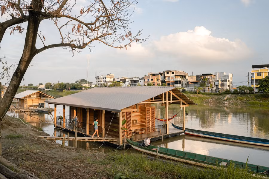 Đây là mẫu nhà nổi trên sông, có diện tích khiêm tốn nhưng đáp ứng đủ cho các nhu cầu sinh hoạt của một gia đình 4 người. Đây là mẫu nhà nổi trên sông, có diện tích khiêm tốn nhưng đáp ứng đủ cho các nhu cầu sinh hoạt của một gia đình 4 người.