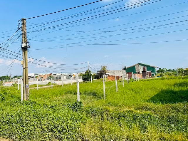 Nhà đất mua bán trước ngày 1.7.2014 sẽ được cấp sổ hồng. Ảnh: Đình Sơn