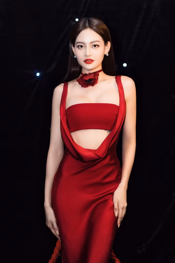 Cô rạng ngời ở sự kiện thời trang