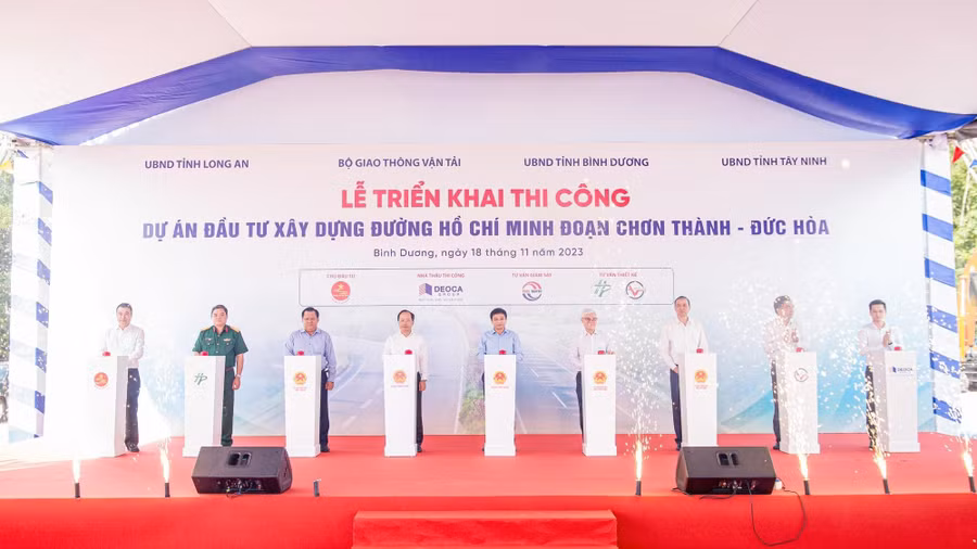 Nghi thức triển khai thi công đường Hồ Chí Minh. Ảnh: C.T.V