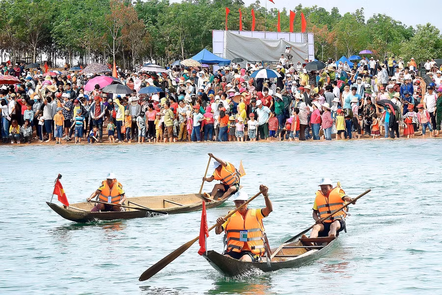 Gia Lai tăng cường gắn hoạt động lễ hội với các điểm đến du lịch hấp dẫn du khách. Ảnh: Đ.T