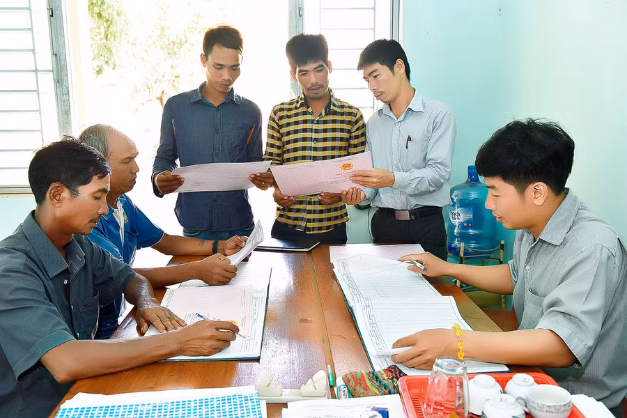 Đội ngũ cán bộ, công chức người DTTS phải liên tục được đào tạo, bồi dưỡng nâng cao trình độ chuyên môn, kỹ năng nghiệp vụ đáp ứng công việc. Ảnh: Đức Thụy